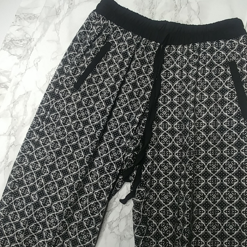 BeBop | Super Soft Elastic Pattered Leggings - Picture 2 of 3